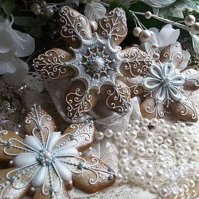 Snowflakes in blue  - Cake by Teri Pringle Wood