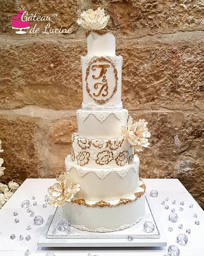 Gold and white wedding cake  - Cake by Gâteau de Luciné