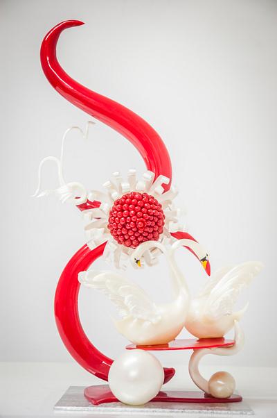 Swans are in love - Cake by Isomalt by Mayte Rodríguez