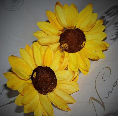 Sunflowers - Cake by Clare's Cakes - Leicester