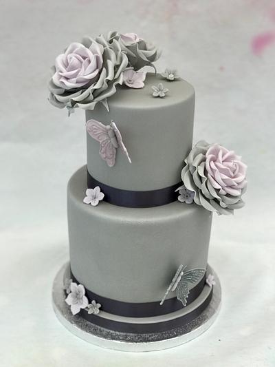 Wedding Cake - Cake by Lorraine Yarnold