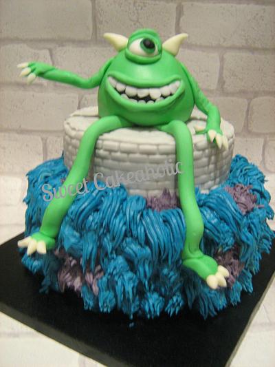 Green guy from Monsters Inc - Cake by SweetCakeaholic1