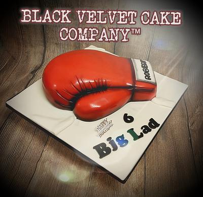 Boxing glove - Cake by Blackvelvetlee