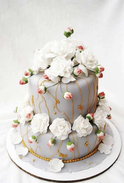 for baking with roses - Cake by Táji Cakes
