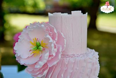 Pink crackled and ruffled cake - Cake by Joscakeboutique