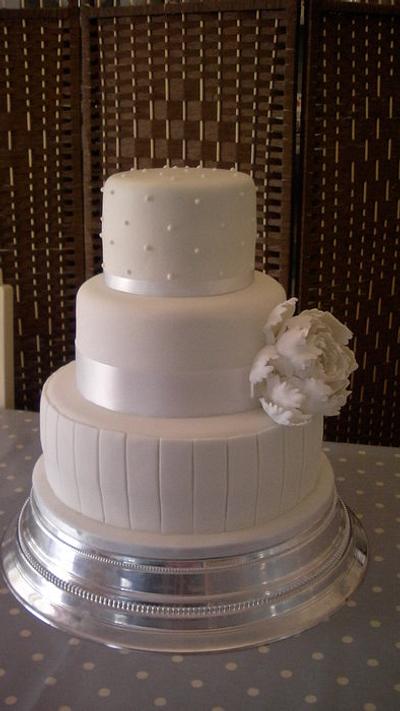 White Wonder - Elegant Wedding Cake - Cake by Kelly