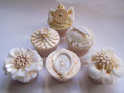 Vintage cupcakes - Cake by Elizabeth
