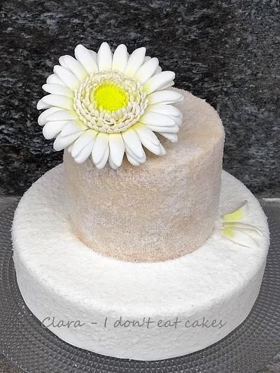 White Gerbera flower - Cake by Clara