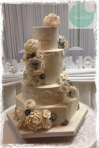 Vintage wedding cake - Cake by Sammi-Jo Sweet Creations