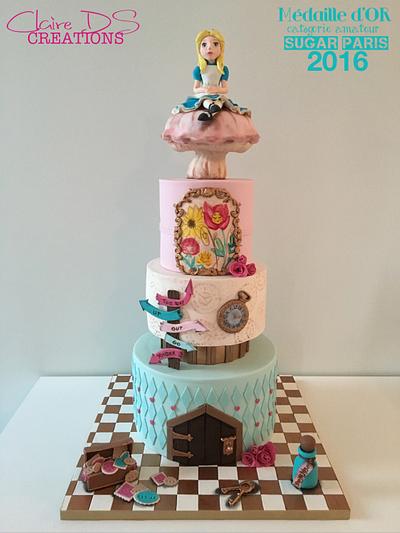 Alice in wonderland - Cake by Claire DS CREATIONS