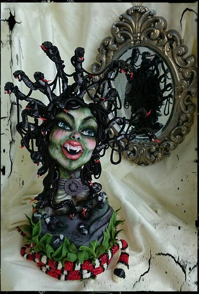 Medusa Gorgon  - Cake by Emanuela