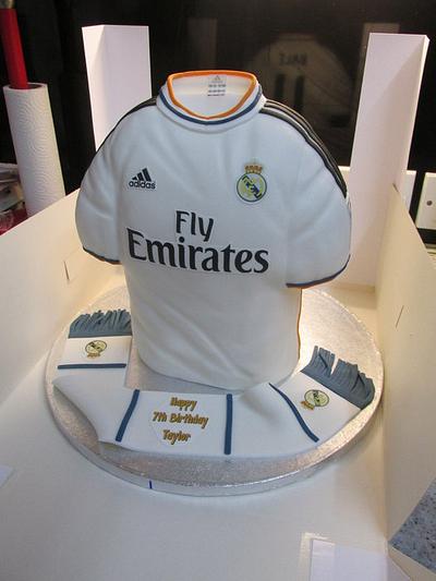 Real Madrid / Gareth Bale football top. - Cake by MarksCakes