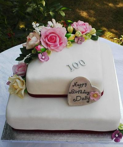 100 - Cake by nextdoor4catering