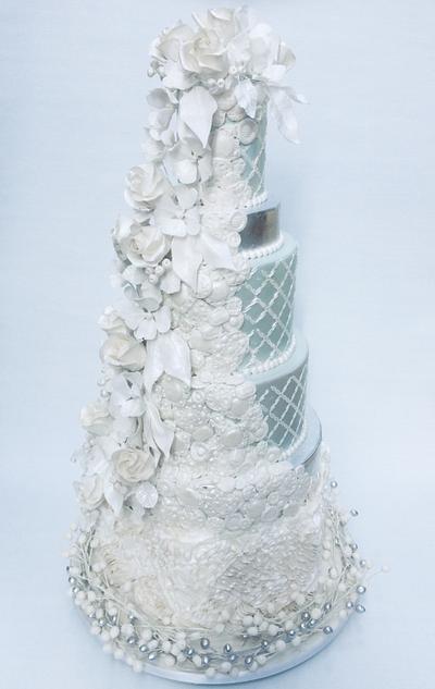 Winter Jewel  - Cake by lorraine mcgarry
