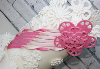 Flowers and ribbons - Cake by Nonie's