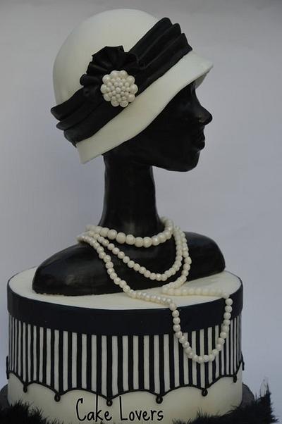 hat mannequin and hat box - Cake by lucia and santina alfano