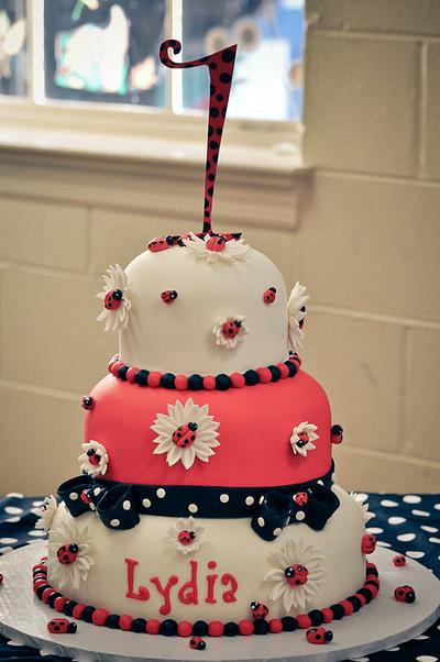 Ladybug cake - Cake by Cherissweets