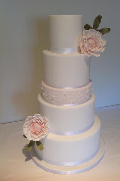 Peach Peony - Cake by Evelynscakeboutique