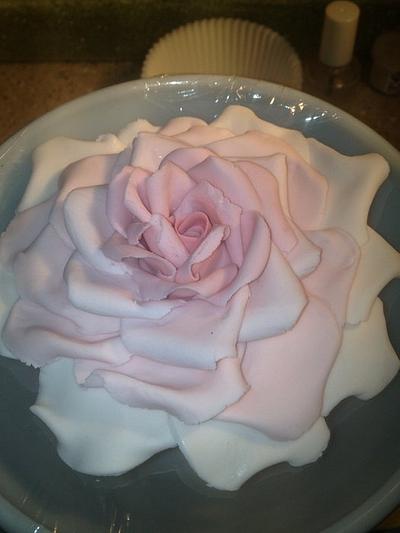 fondant roses - Cake by Loracakes