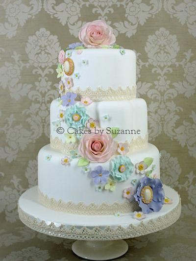 Vintage details... - Cake by suzanne
