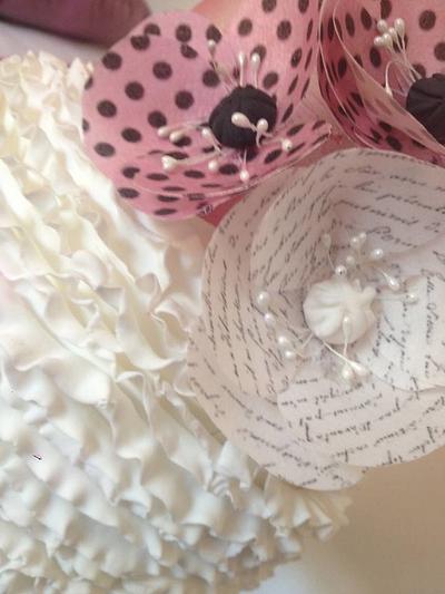 Printing wafer paper flowers - Cake by Lilla's Cupcakes