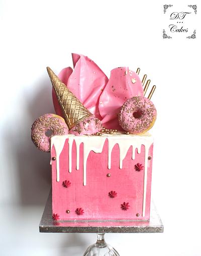 Drip cake girly - Cake by Djamila Tahar (DT Cakes)