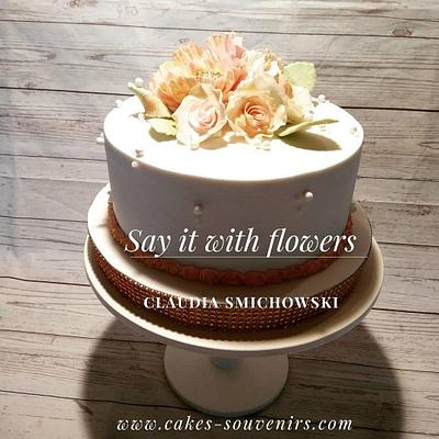 Flores y perlas - Cake by Claudia Smichowski