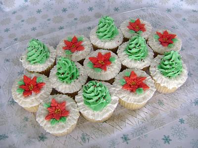 Christmas Cupcakes - Cake by virago