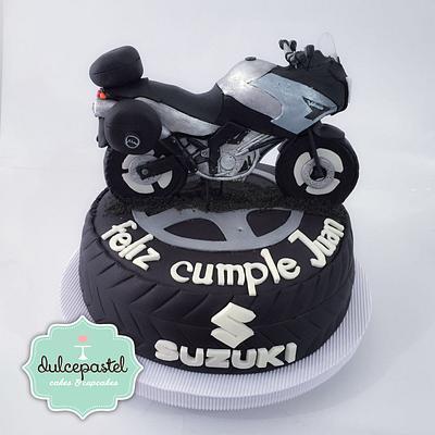 Torta Moto Suzuki V Strom - Cake by Dulcepastel.com