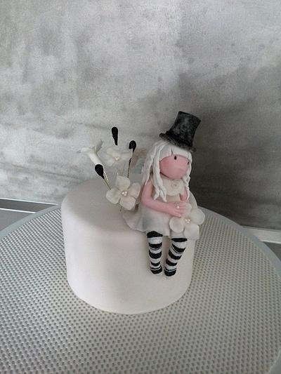 Black and white flowers girl cake  - Cake by dortUM