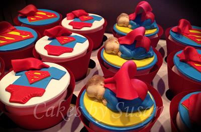 Baby superman cupcakes - Cake by Skmaestas