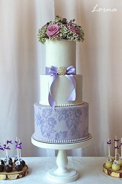 White & purple.. - Cake by Lorna