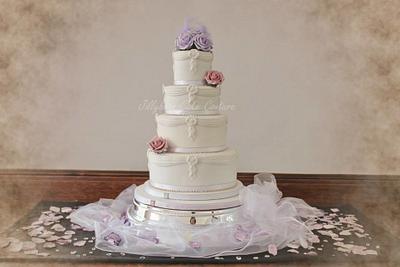 Vintage wedding cake with sugar roses - Cake by Jillybean Cake Couture