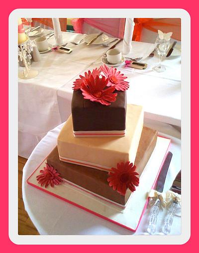 Gerbera wedding cake - Cake by Aoibheann Sims