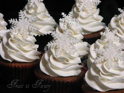Gingerbread Cupcakes - Cake by Frost it Fancy Cakes