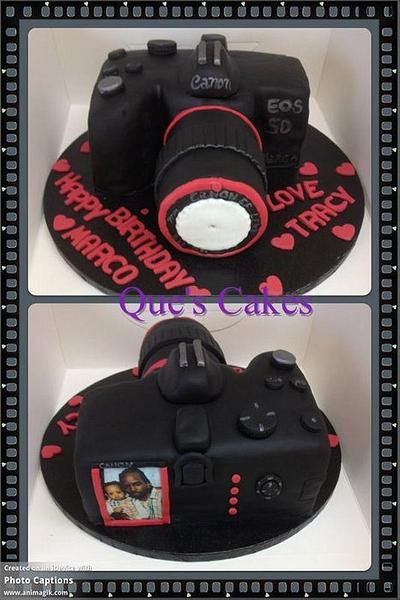 Camera cake  - Cake by Que's Cakes