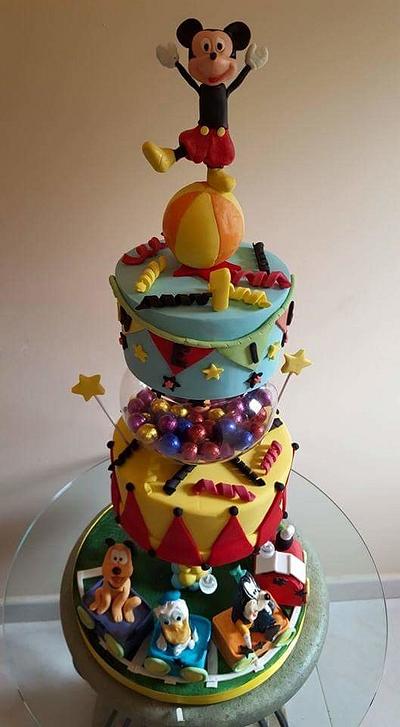Mickey mouse on a ball - Cake by Cake Towers