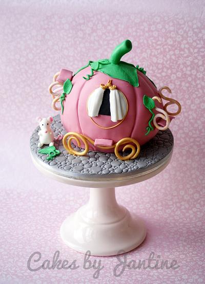 Carriage for Cinderella - Cake by Cakes by Jantine