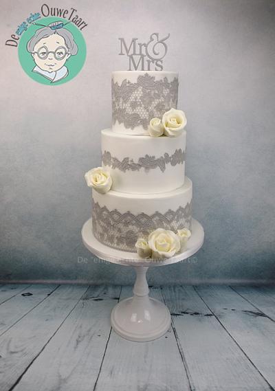 Wedding cake with gray cake lace and modeling chocolate roses - Cake by DeOuweTaart