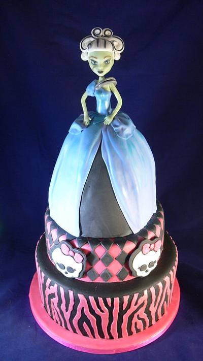 Monster High cake for my twins 8th birthday - Cake by For the love of cake (Laylah Moore)