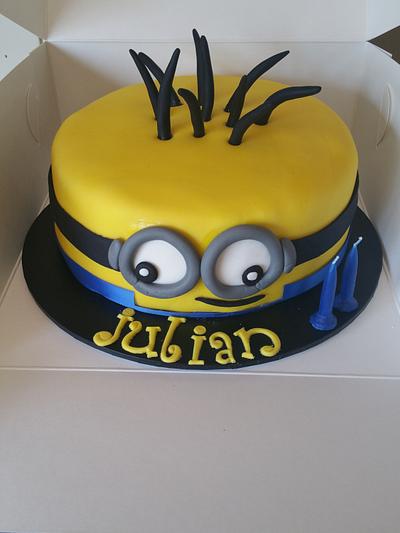 minion - Cake by Helen's cakes 