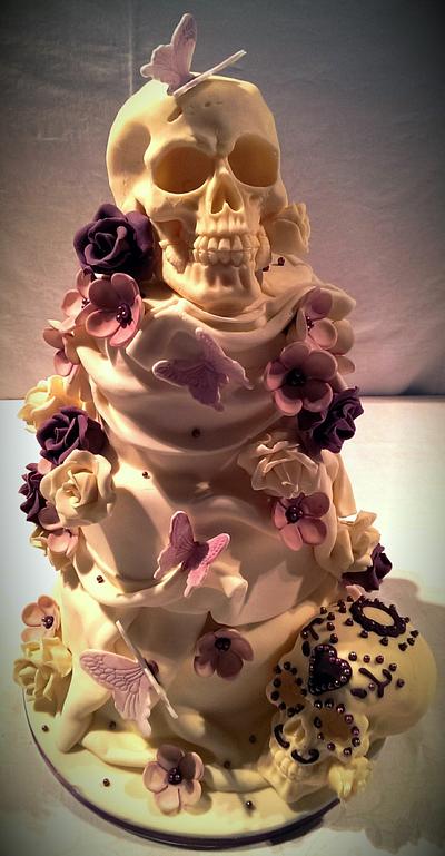skull wedding  - Cake by Lil Gems Cakes 'n' Cookies 