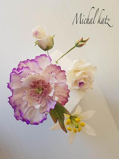 gumpaste flowers - Cake by michal katz