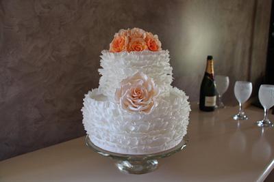 Peachey roses and ruffles - Cake by Rosa Albanese