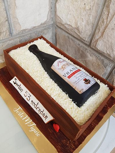 Bottle of vine in a box - Cake by TorteMFigure