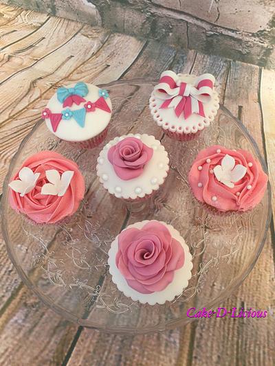 Mum Cupcakes  - Cake by Sweet Lakes Cakes