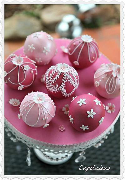 Mini Spherical wedding cakes - Cake by Kriti Walia
