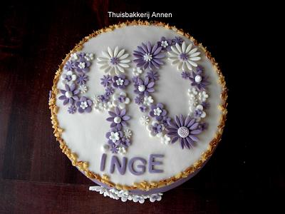 Purple and gold - Cake by thuisbakkerijannen