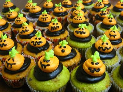 pumpkin face /ghost cupcakes - Cake by CC's Creative Cakes and more...