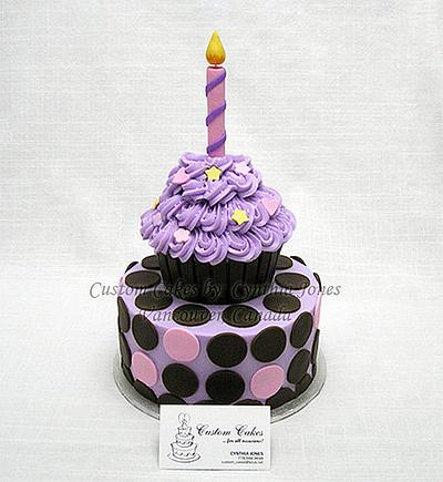Big Cupcakes ... - Cake by Cynthia Jones